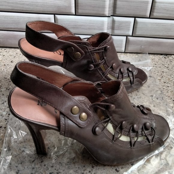 Genuine Leather "Felicia Brown" Bootie with Wood Heel - Picture 2 of 8